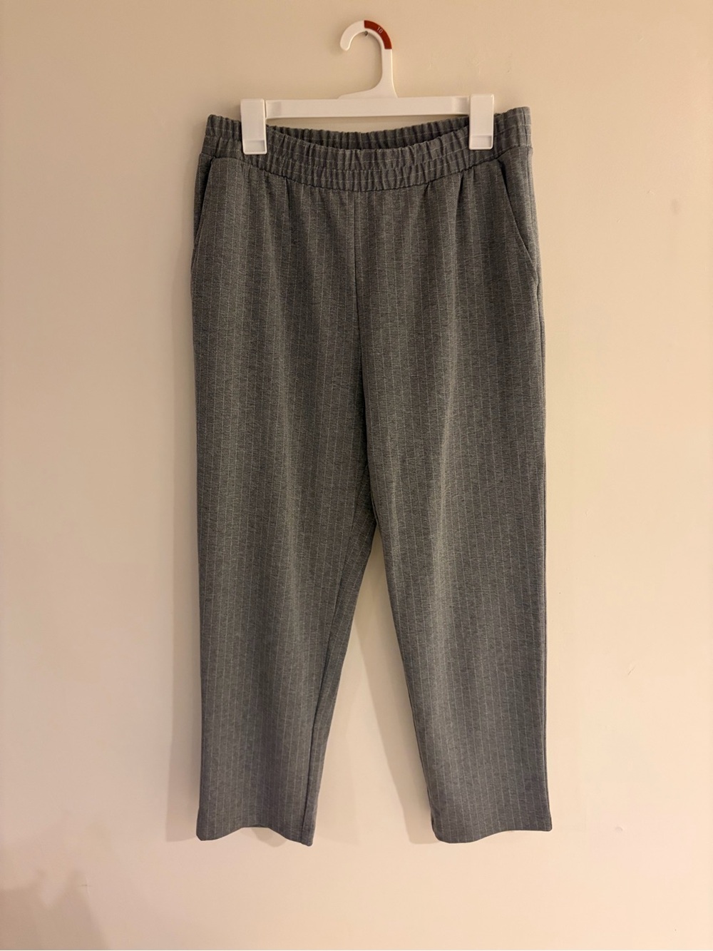A New Day Gray Pinstripe Women Elastic-Waist Pants